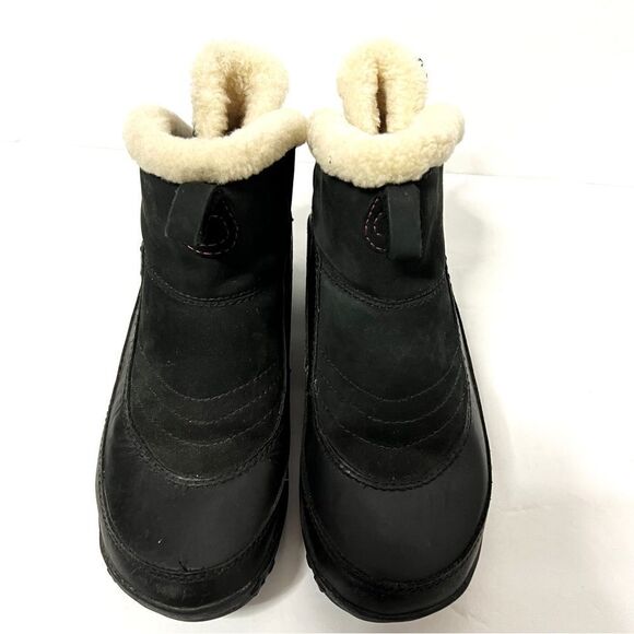 SOLD - Merrell Black Leather Sherpa Ankle Boot - Picture 3 of 6